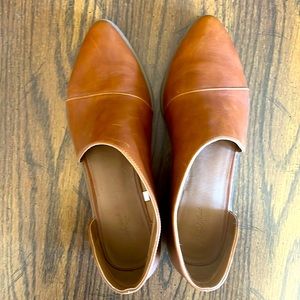 Universal thread. Never worn